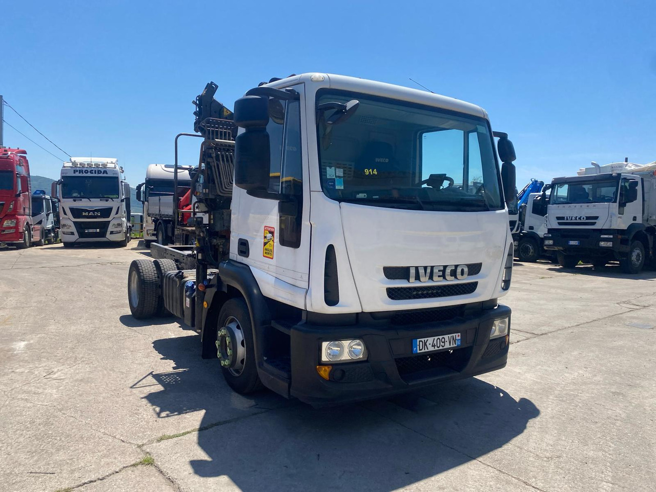 IVECO EUROCARGO 120E25 - Kamion sa dizalicom: slika 1 IVECO EUROCARGO 120E25 - Kamion sa dizalicom: slika 1