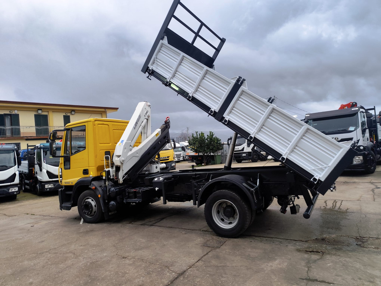 IVECO EUROCARGO 120E28P - Kamion sa dizalicom: slika 4 IVECO EUROCARGO 120E28P - Kamion sa dizalicom: slika 4