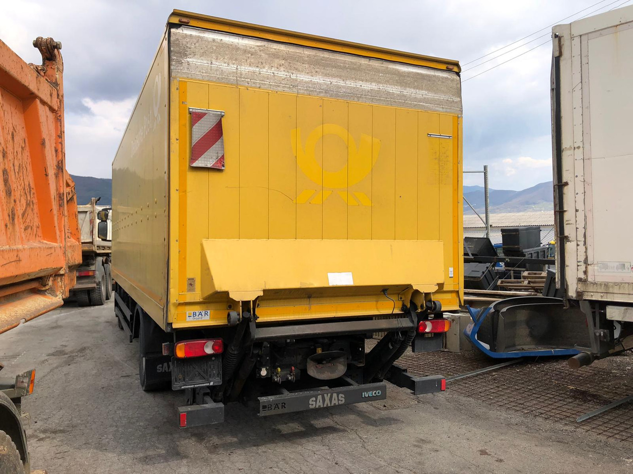 IVECO EUROCARGO 120E28P - Kamion sa golom šasijom i zatvorenom kabinom: slika 4 IVECO EUROCARGO 120E28P - Kamion sa golom šasijom i zatvorenom kabinom: slika 4