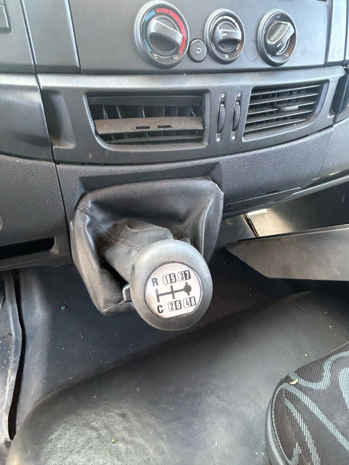 IVECO EUROCARGO 120E28P - Kamion sa golom šasijom i zatvorenom kabinom: slika 4 IVECO EUROCARGO 120E28P - Kamion sa golom šasijom i zatvorenom kabinom: slika 4