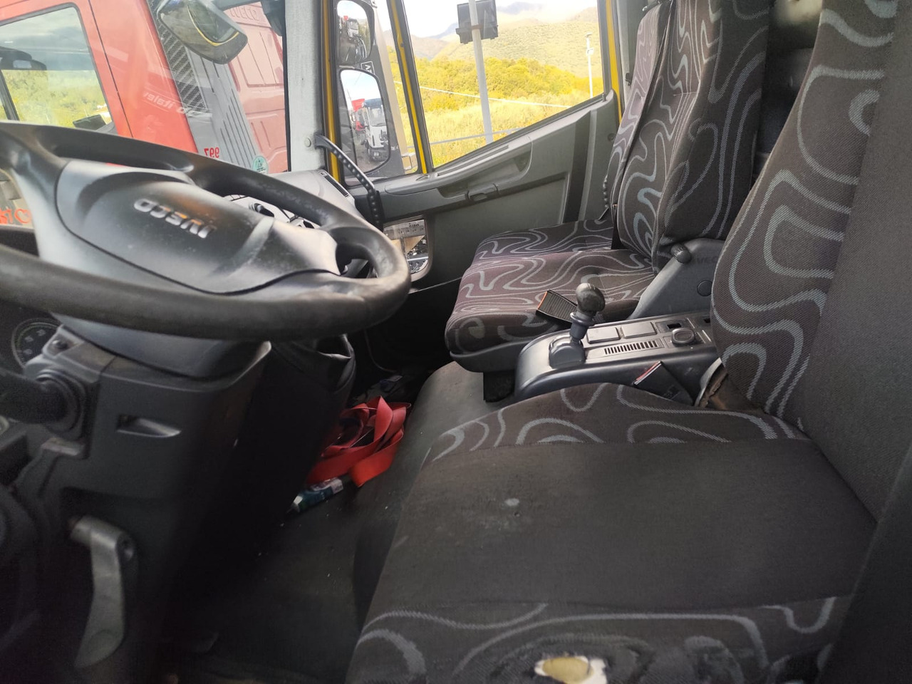 IVECO EUROCARGO 120E28P - Kamion sa golom šasijom i zatvorenom kabinom: slika 5 IVECO EUROCARGO 120E28P - Kamion sa golom šasijom i zatvorenom kabinom: slika 5