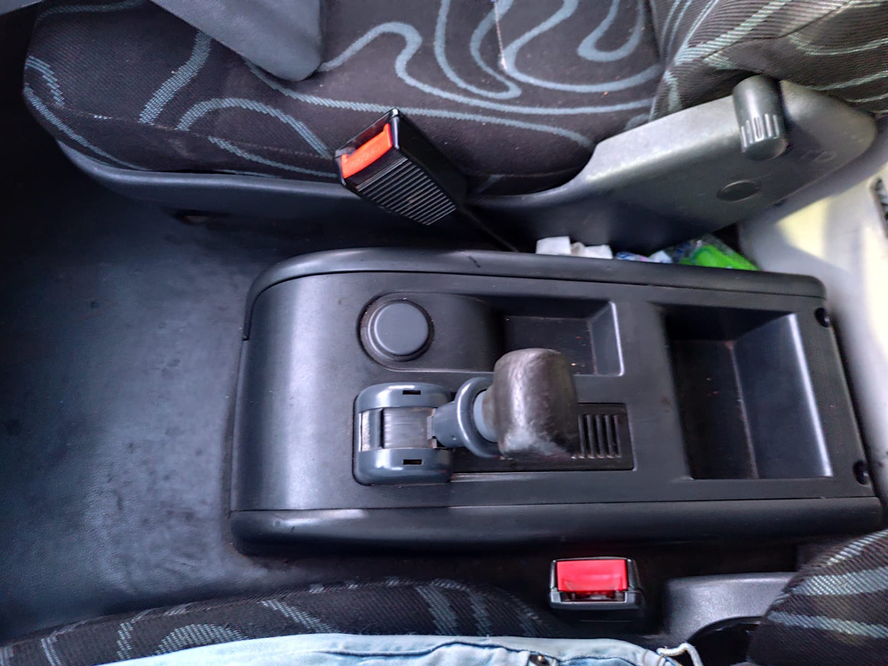 IVECO EUROCARGO 120E28P - Kamion sa golom šasijom i zatvorenom kabinom: slika 4 IVECO EUROCARGO 120E28P - Kamion sa golom šasijom i zatvorenom kabinom: slika 4