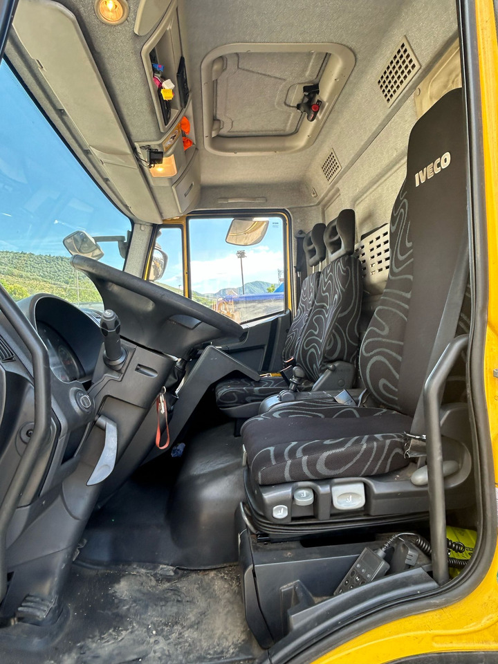 IVECO EUROCARGO 120E28P - Kamion sa golom šasijom i zatvorenom kabinom: slika 3 IVECO EUROCARGO 120E28P - Kamion sa golom šasijom i zatvorenom kabinom: slika 3