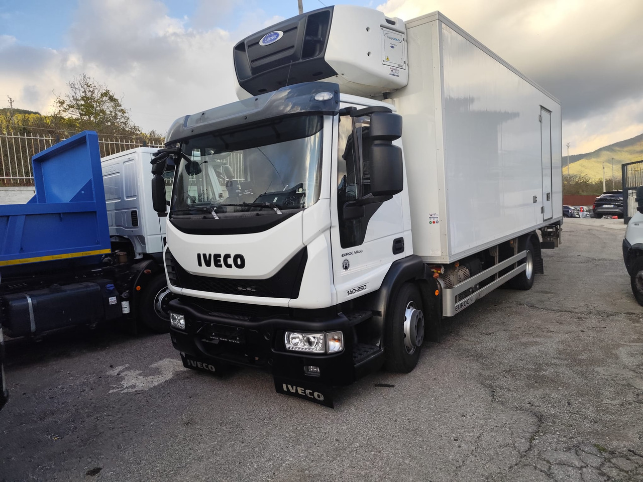 IVECO EUROCARGO 140-250 - Kamion sa golom šasijom i zatvorenom kabinom: slika 4 IVECO EUROCARGO 140-250 - Kamion sa golom šasijom i zatvorenom kabinom: slika 4