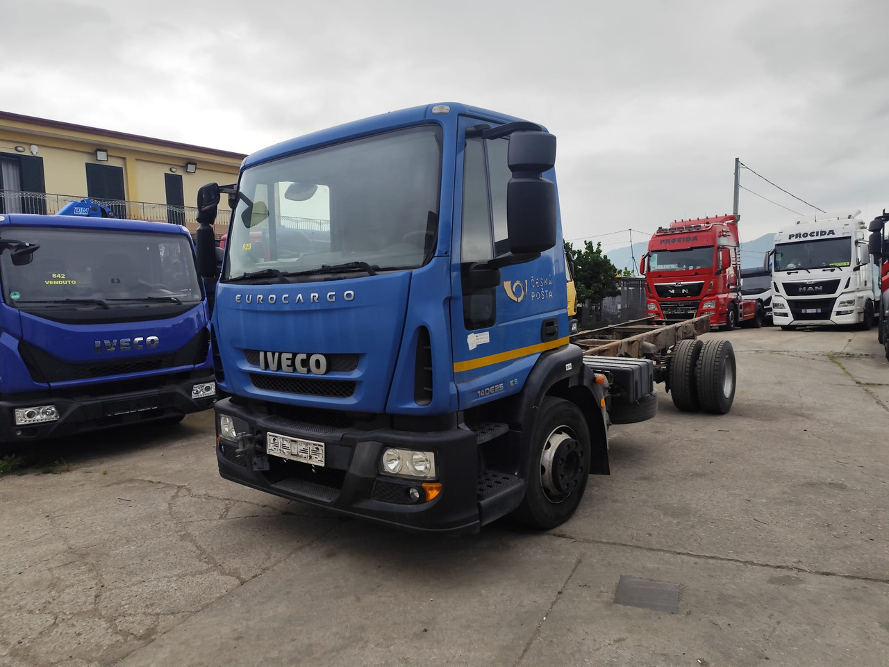 IVECO EUROCARGO 140E25 - Kamion sa golom šasijom i zatvorenom kabinom: slika 1 IVECO EUROCARGO 140E25 - Kamion sa golom šasijom i zatvorenom kabinom: slika 1