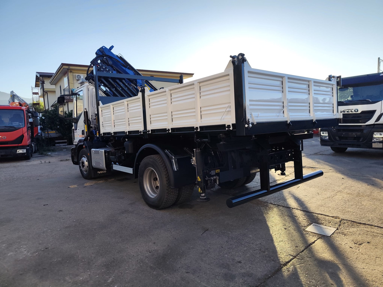 IVECO EUROCARGO 160-250 - Kamion sa dizalicom, Istovarivač: slika 3 IVECO EUROCARGO 160-250 - Kamion sa dizalicom, Istovarivač: slika 3