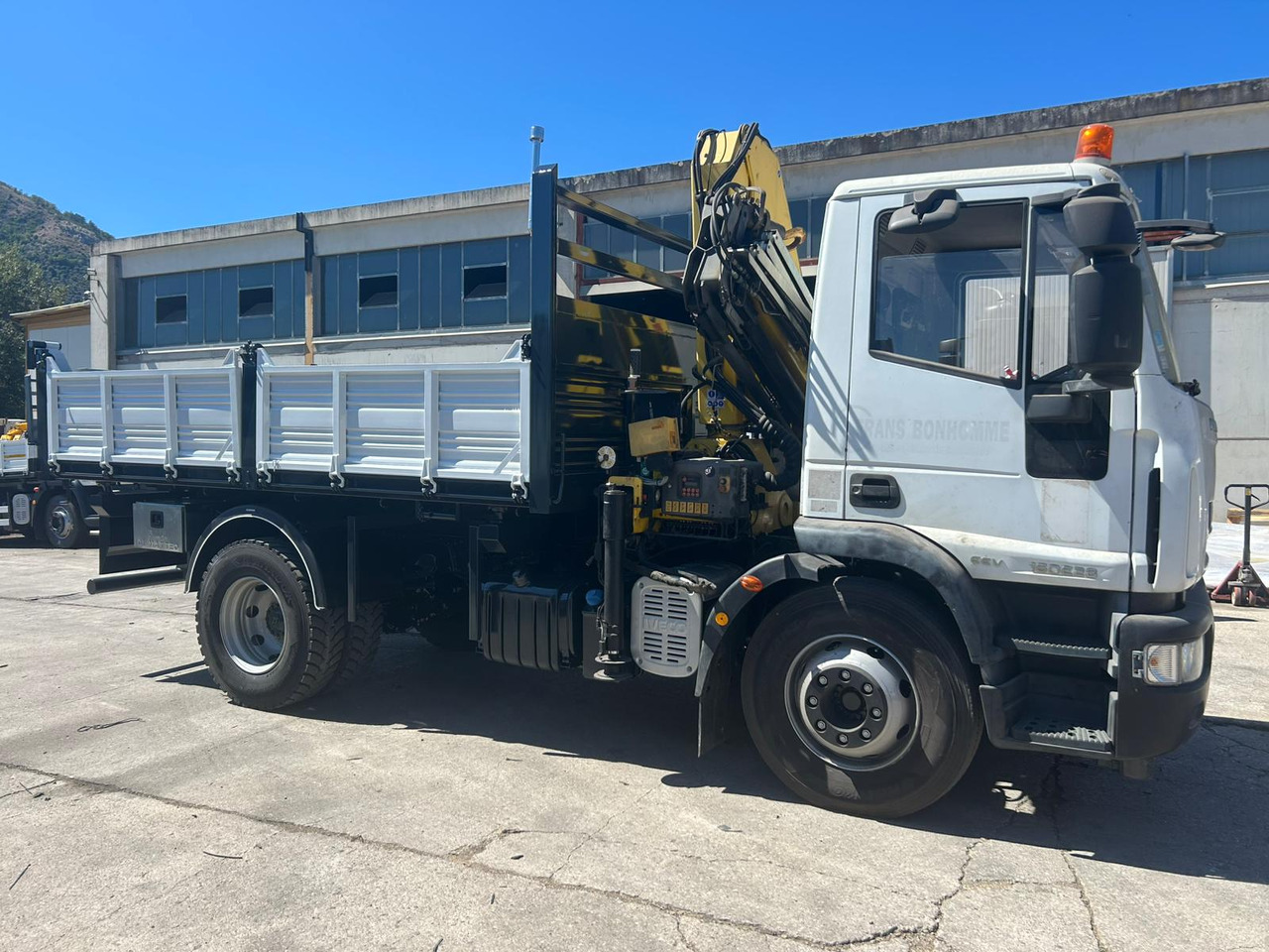 IVECO EUROCARGO 160E28 - Kamion sa dizalicom, Istovarivač: slika 3 IVECO EUROCARGO 160E28 - Kamion sa dizalicom, Istovarivač: slika 3