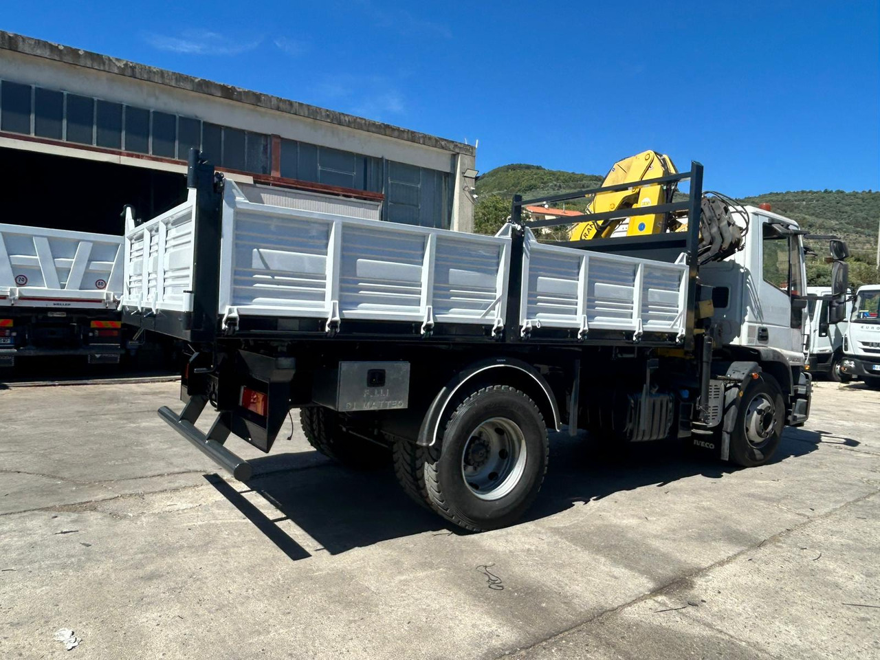 IVECO EUROCARGO 160E28 - Kamion sa dizalicom, Istovarivač: slika 5 IVECO EUROCARGO 160E28 - Kamion sa dizalicom, Istovarivač: slika 5