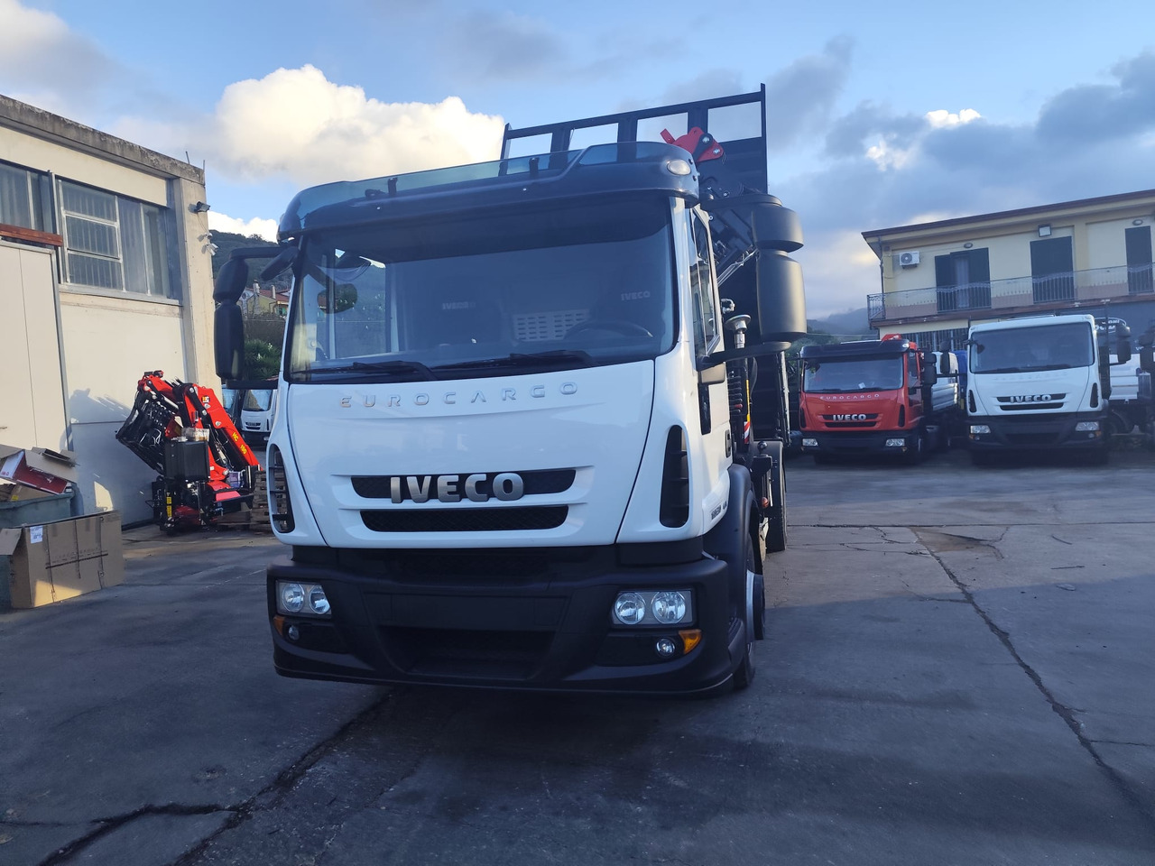 IVECO EUROCARGO 160E30 - Kamion sa dizalicom: slika 3 IVECO EUROCARGO 160E30 - Kamion sa dizalicom: slika 3
