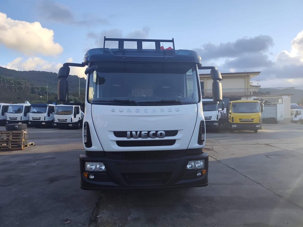 IVECO EUROCARGO 160E30 - Kamion sa dizalicom: slika 2 IVECO EUROCARGO 160E30 - Kamion sa dizalicom: slika 2