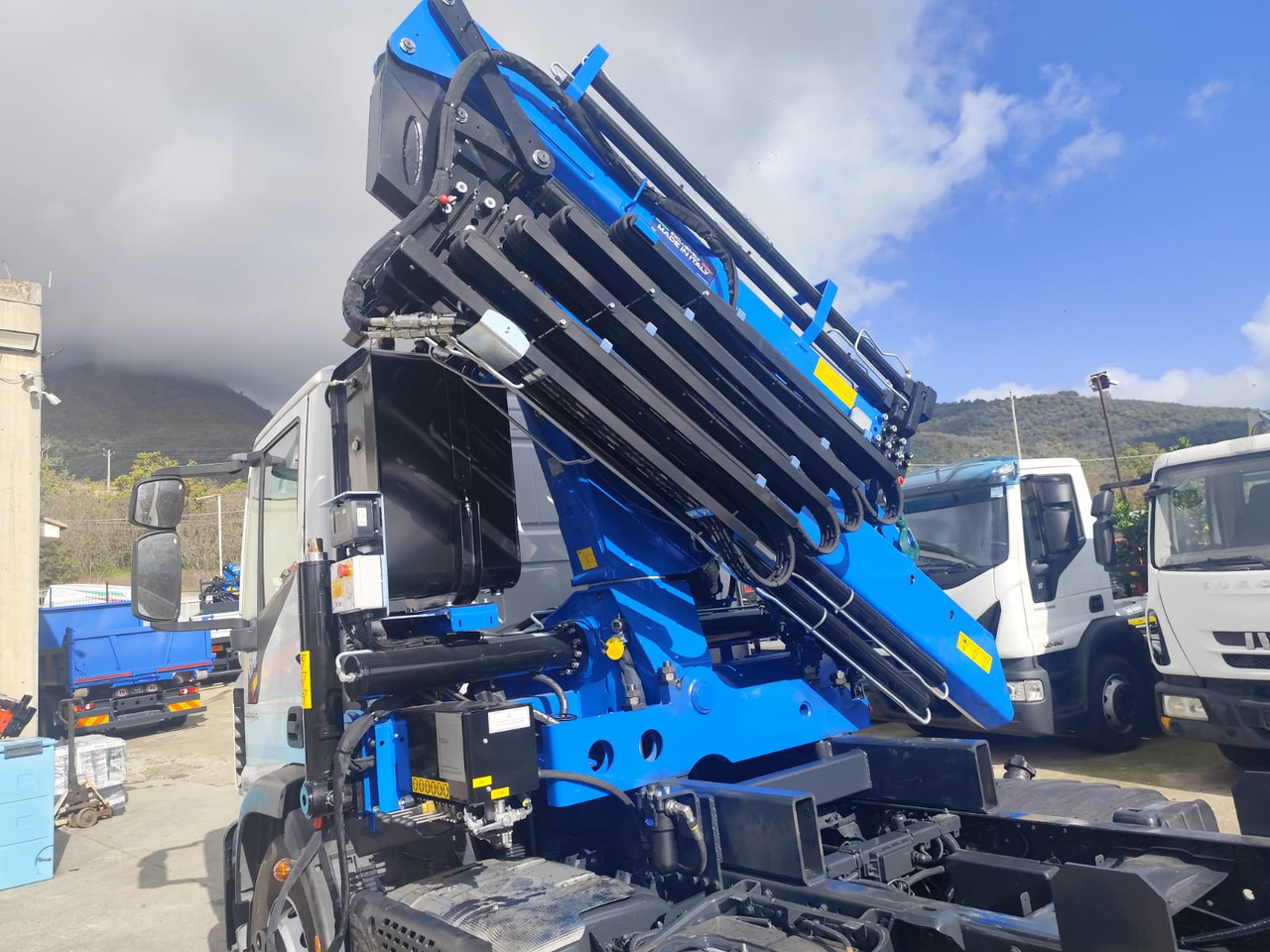 IVECO EUROCARGO 180-250 - Kamion sa dizalicom, Kamion sa dizalicom: slika 5 IVECO EUROCARGO 180-250 - Kamion sa dizalicom, Kamion sa dizalicom: slika 5