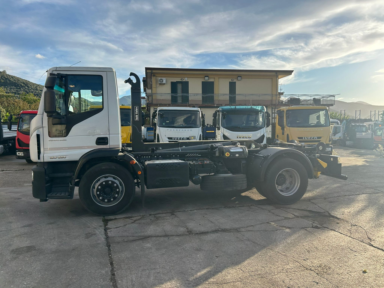 IVECO EUROCARGO 180-250 - Kamion sa hidrauličnom kukom, Kamion sa dizalicom: slika 4 IVECO EUROCARGO 180-250 - Kamion sa hidrauličnom kukom, Kamion sa dizalicom: slika 4