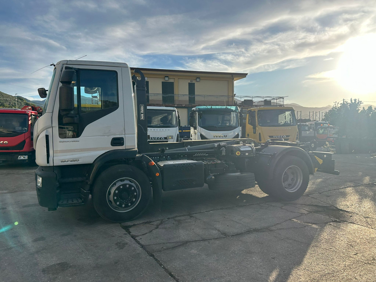 IVECO EUROCARGO 180-250 - Kamion sa hidrauličnom kukom, Kamion sa dizalicom: slika 3 IVECO EUROCARGO 180-250 - Kamion sa hidrauličnom kukom, Kamion sa dizalicom: slika 3
