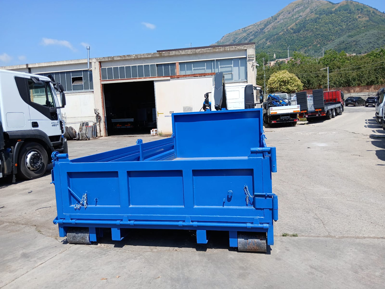 IVECO EUROCARGO 190EL25 - Kamion sa hidrauličnom kukom: slika 4 IVECO EUROCARGO 190EL25 - Kamion sa hidrauličnom kukom: slika 4