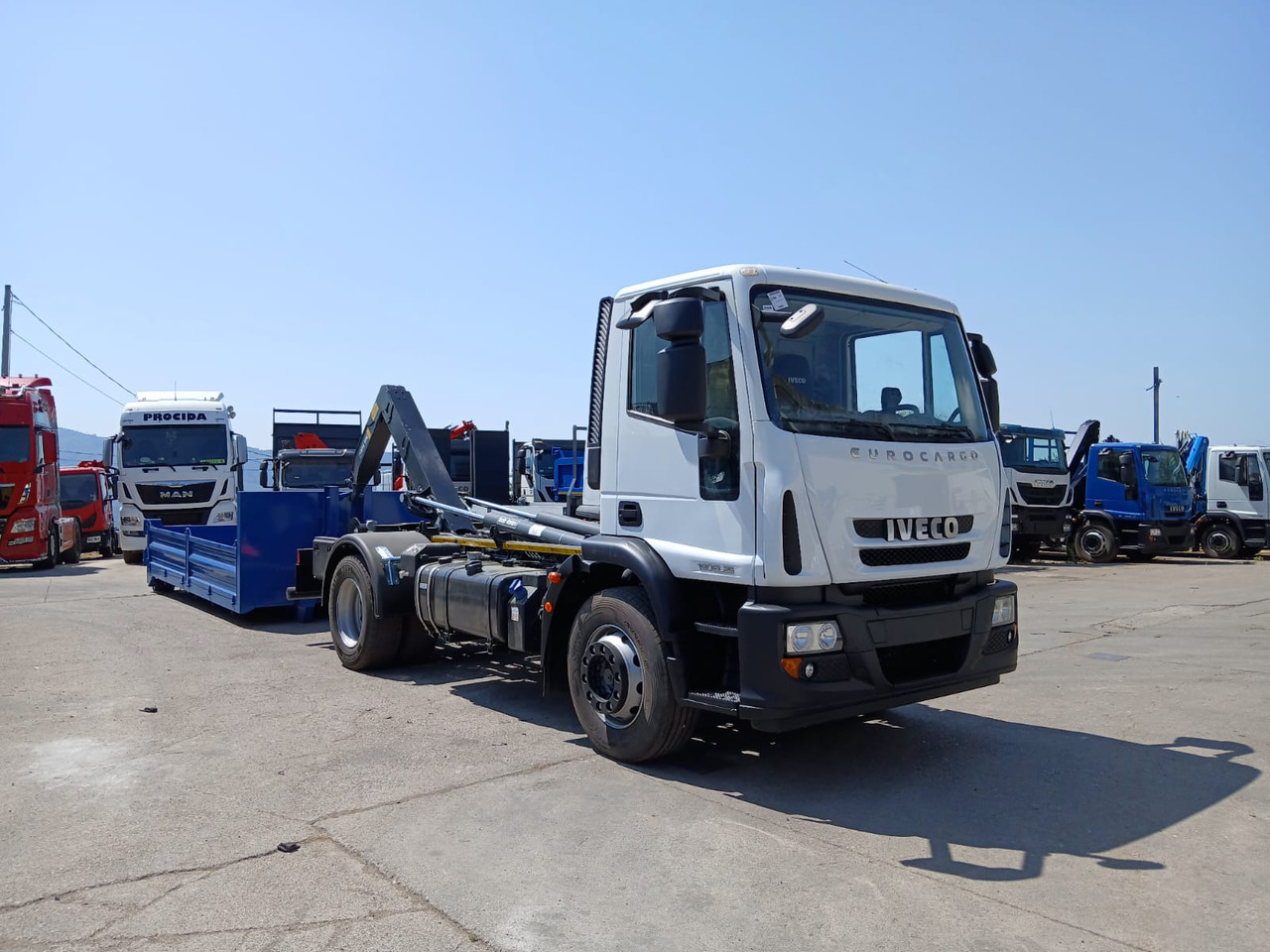 IVECO EUROCARGO 190EL25 - Kamion sa hidrauličnom kukom: slika 1 IVECO EUROCARGO 190EL25 - Kamion sa hidrauličnom kukom: slika 1