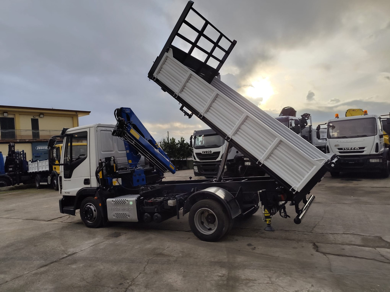IVECO EUROCARGO 75-160 - Istovarivač, Kamion sa dizalicom: slika 3 IVECO EUROCARGO 75-160 - Istovarivač, Kamion sa dizalicom: slika 3
