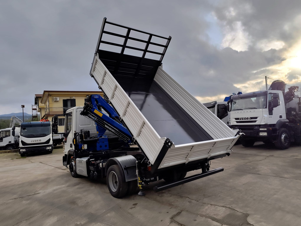 IVECO EUROCARGO 75-160 - Istovarivač, Kamion sa dizalicom: slika 4 IVECO EUROCARGO 75-160 - Istovarivač, Kamion sa dizalicom: slika 4