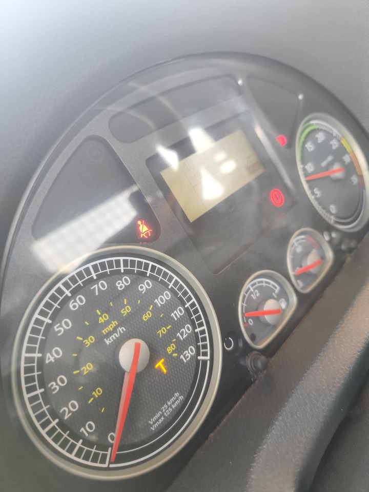 IVECO EUROCARGO 75E18 - Kamion sa tovarnim sandukom: slika 5 IVECO EUROCARGO 75E18 - Kamion sa tovarnim sandukom: slika 5