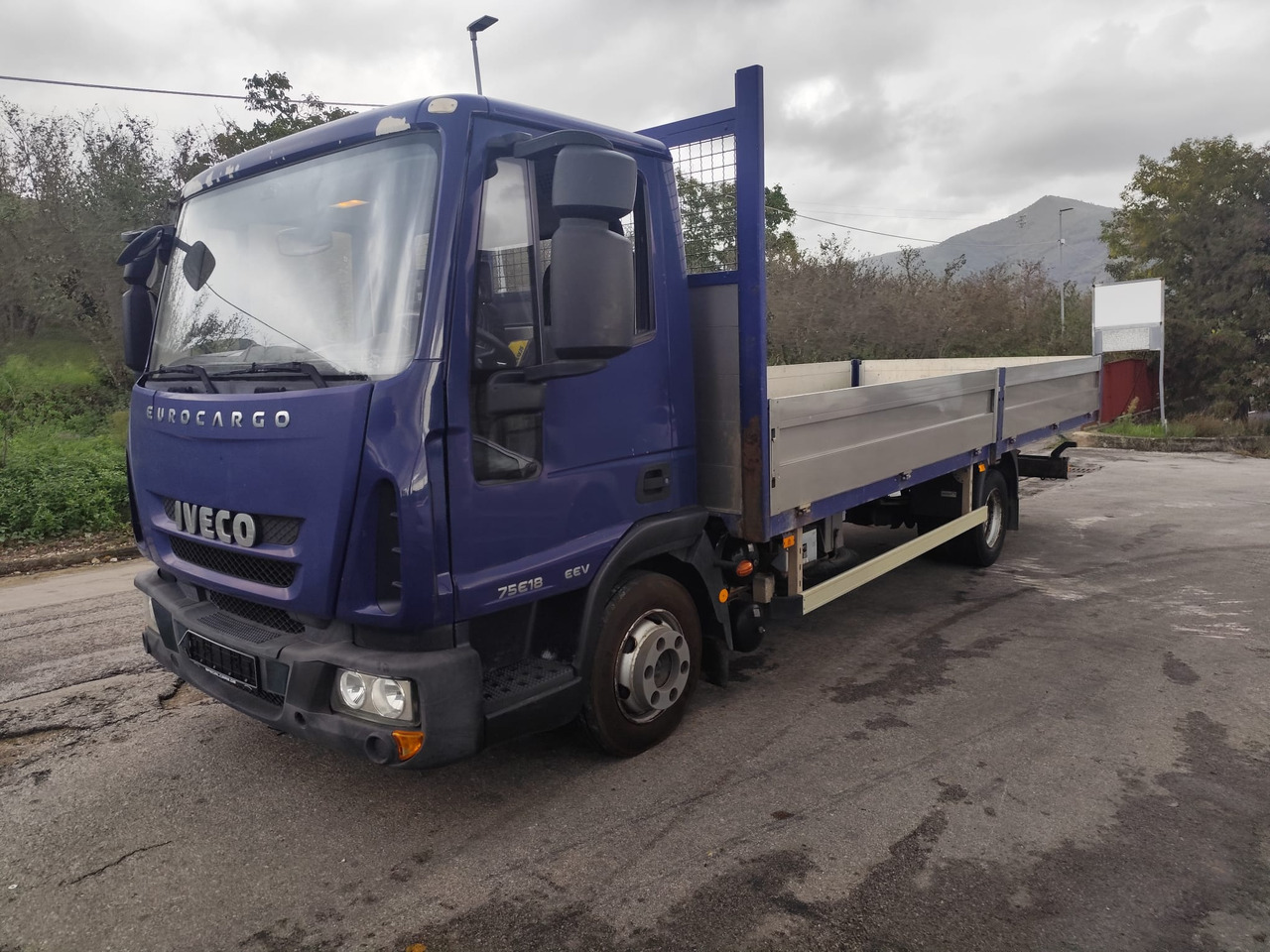 IVECO EUROCARGO 75E18 - Kamion sa tovarnim sandukom: slika 1 IVECO EUROCARGO 75E18 - Kamion sa tovarnim sandukom: slika 1