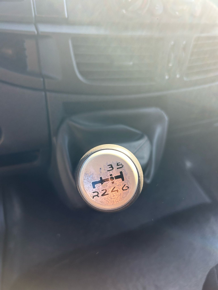 IVECO EUROCARGO 80-190 - Kamion sa golom šasijom i zatvorenom kabinom: slika 5 IVECO EUROCARGO 80-190 - Kamion sa golom šasijom i zatvorenom kabinom: slika 5