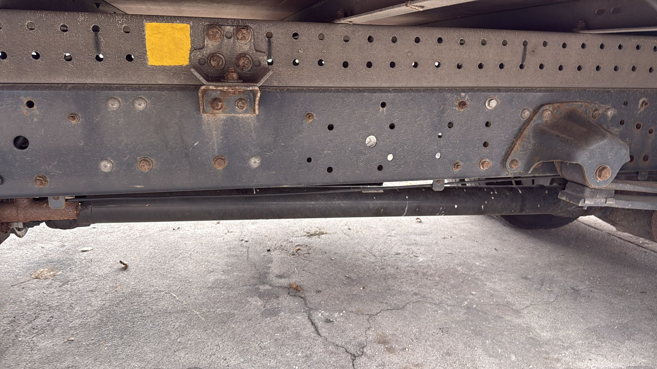 IVECO EUROCARGO 80-190 - Kamion sa golom šasijom i zatvorenom kabinom: slika 3 IVECO EUROCARGO 80-190 - Kamion sa golom šasijom i zatvorenom kabinom: slika 3