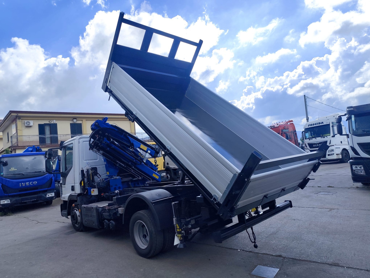 IVECO EUROCARGO 80-220 - Kamion sa dizalicom: slika 3 IVECO EUROCARGO 80-220 - Kamion sa dizalicom: slika 3