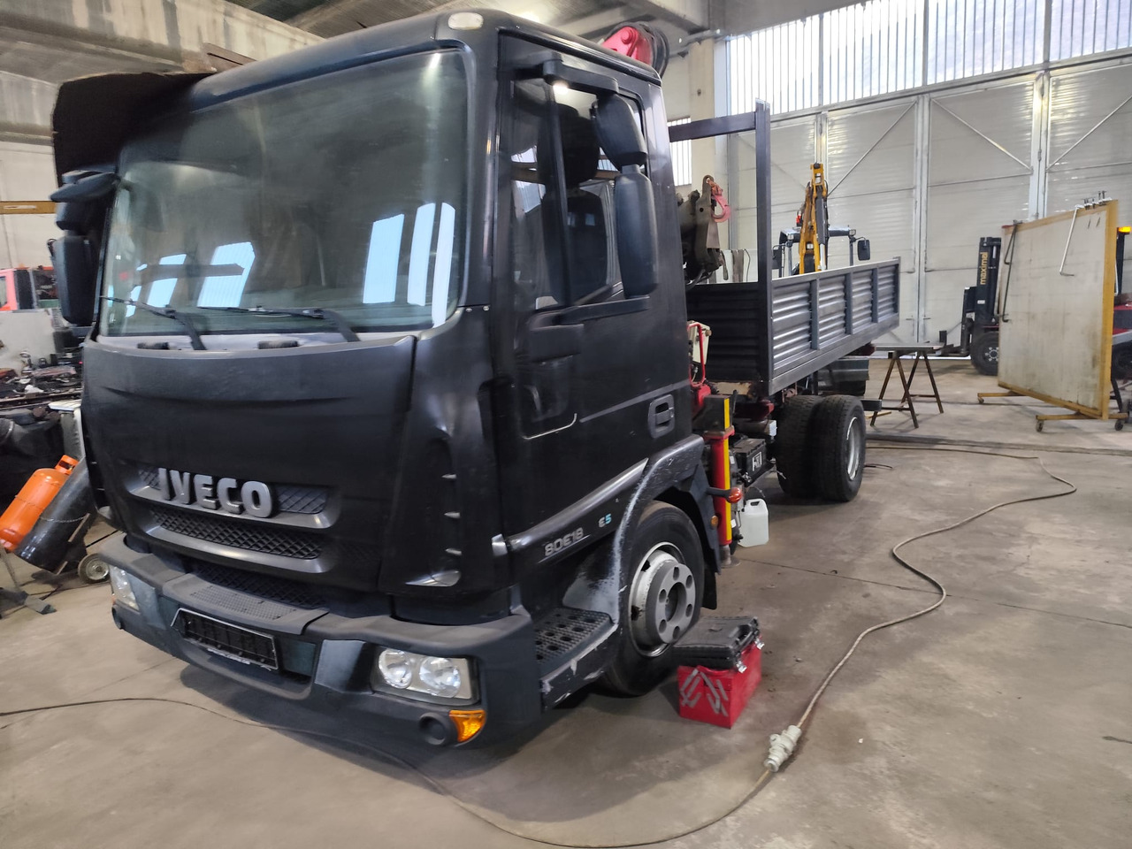 IVECO EUROCARGO 80E18 - Kamion sa dizalicom, Istovarivač: slika 1 IVECO EUROCARGO 80E18 - Kamion sa dizalicom, Istovarivač: slika 1