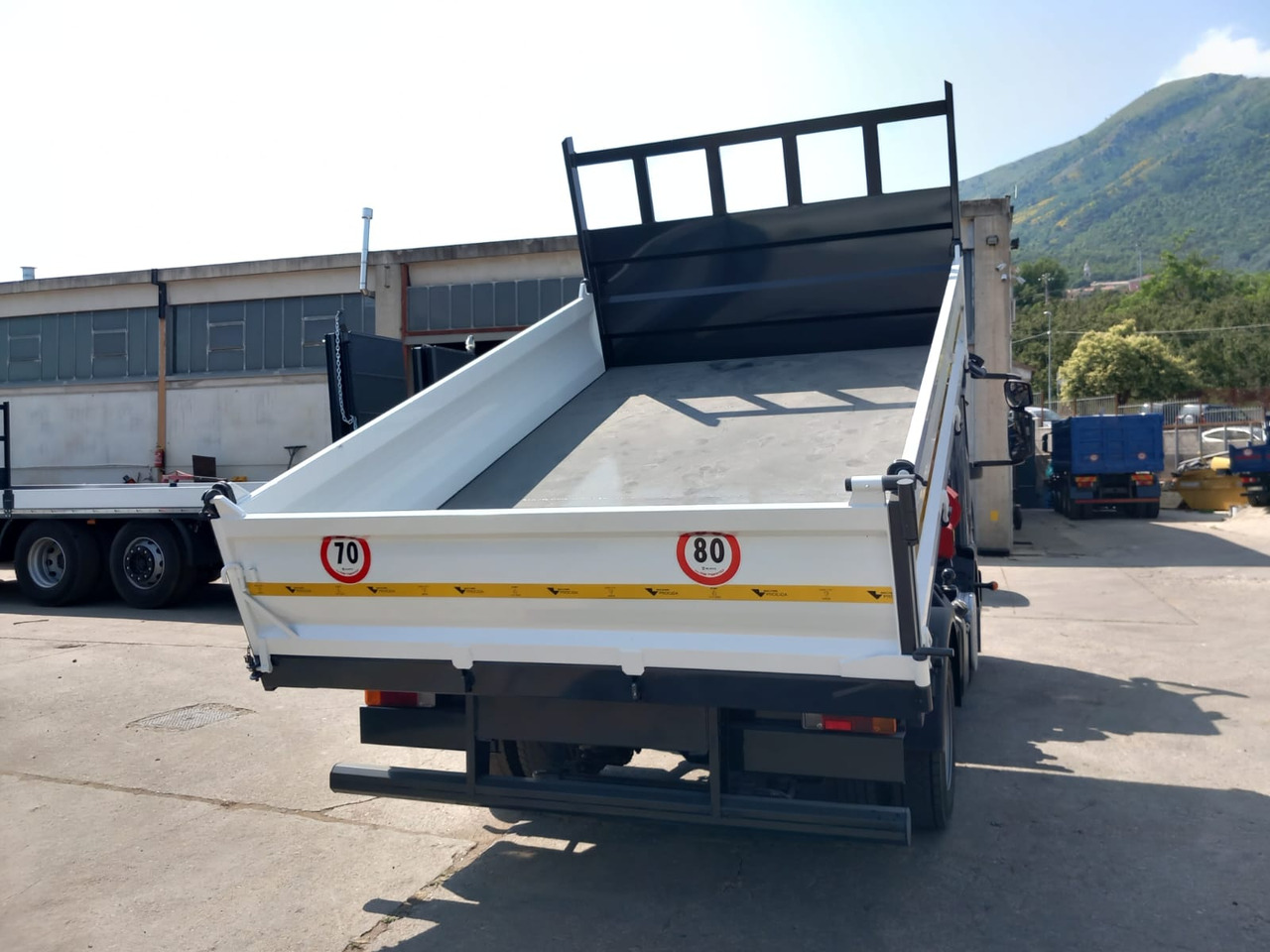 Kamion sa dizalicom, Istovarivač IVECO EUROCARGO 80E22: slika 32 Kamion sa dizalicom, Istovarivač IVECO EUROCARGO 80E22: slika 32