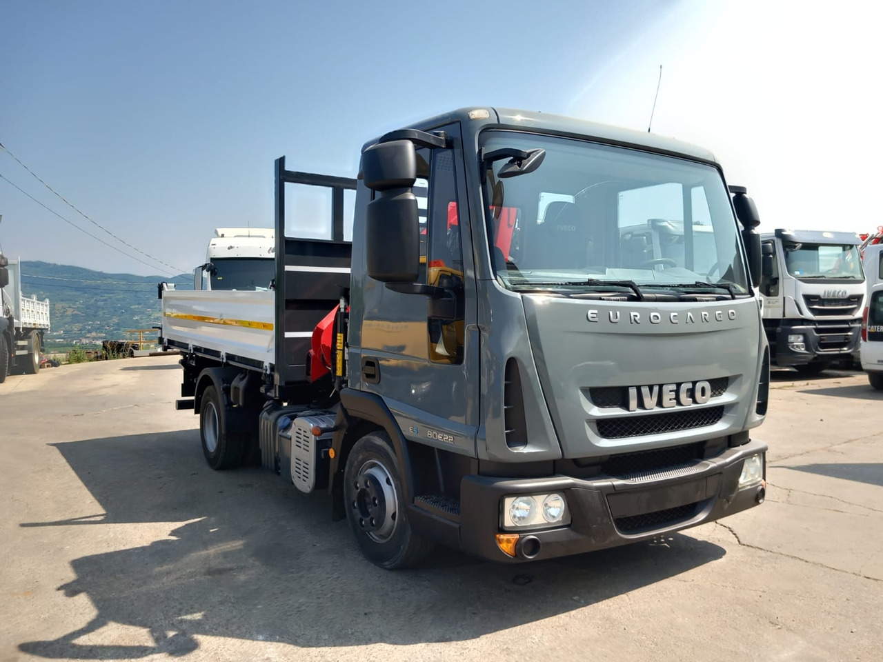 IVECO EUROCARGO 80E22 - Kamion sa dizalicom: slika 1 IVECO EUROCARGO 80E22 - Kamion sa dizalicom: slika 1