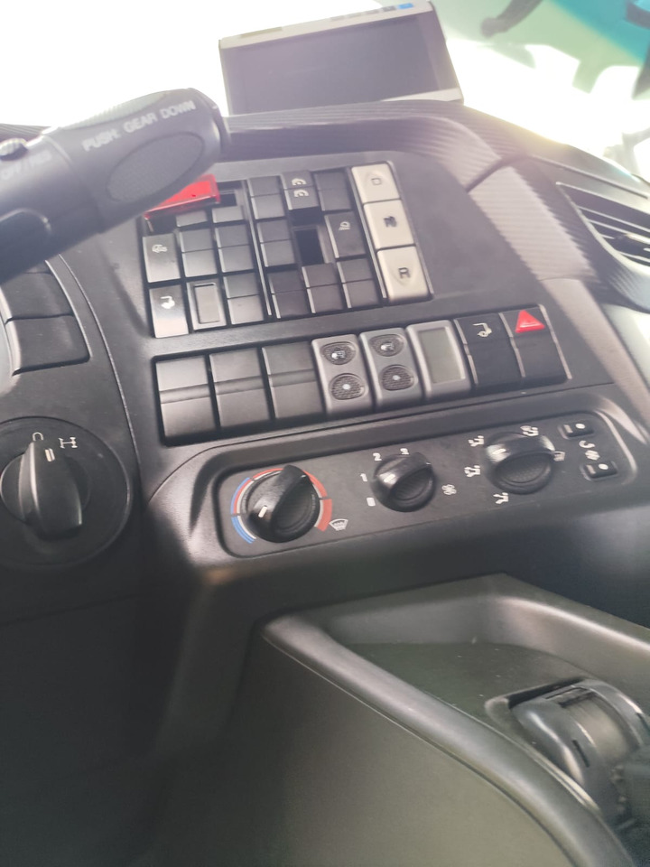 IVECO STRALIS 190S31 - Kamion sa hidrauličnom kukom: slika 5 IVECO STRALIS 190S31 - Kamion sa hidrauličnom kukom: slika 5