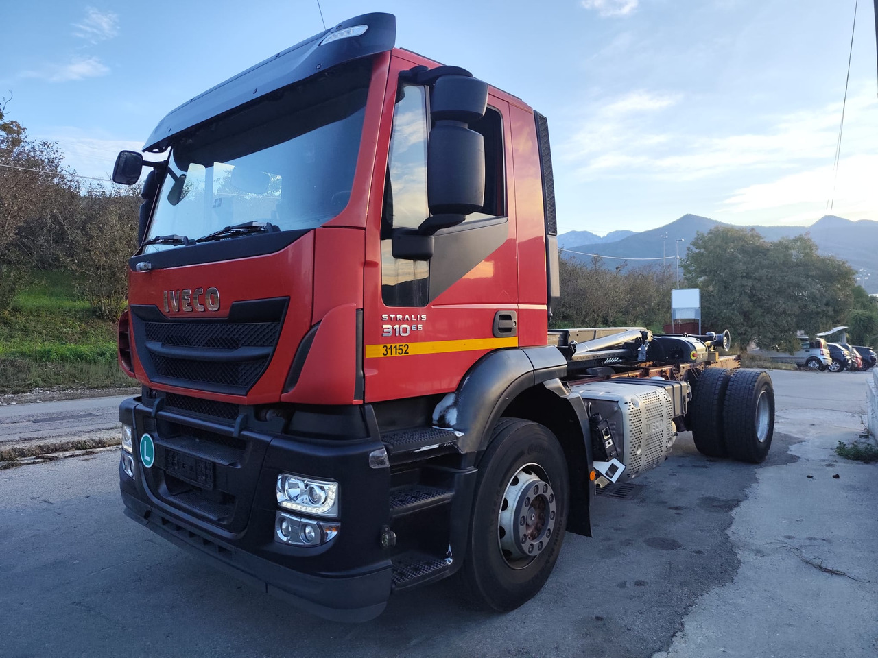 IVECO STRALIS 190S31 - Kamion sa hidrauličnom kukom: slika 1 IVECO STRALIS 190S31 - Kamion sa hidrauličnom kukom: slika 1