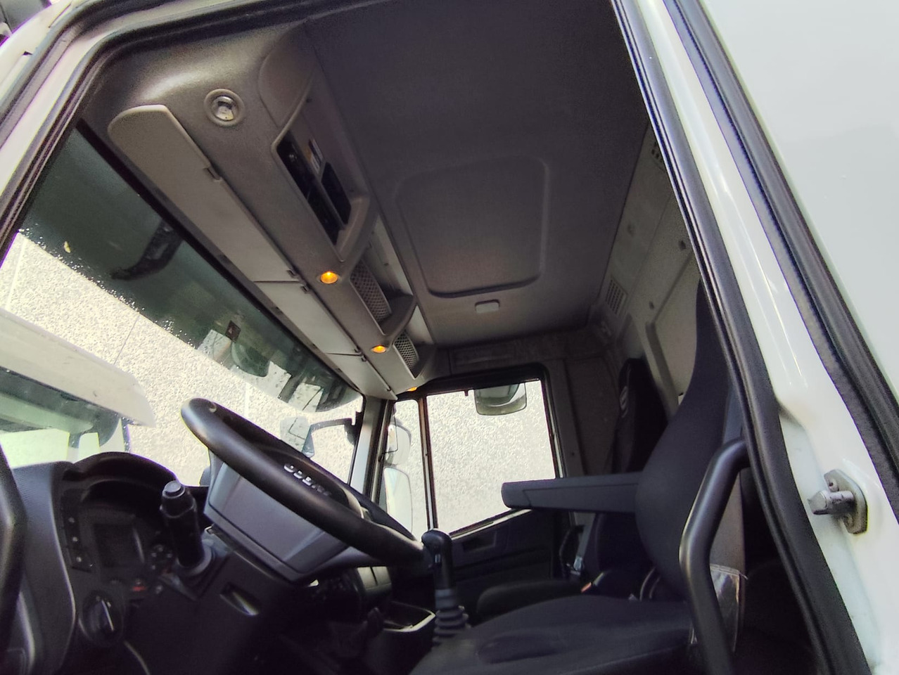 IVECO STRALIS AD 260S31 XP - Kamion sa golom šasijom i zatvorenom kabinom: slika 3 IVECO STRALIS AD 260S31 XP - Kamion sa golom šasijom i zatvorenom kabinom: slika 3