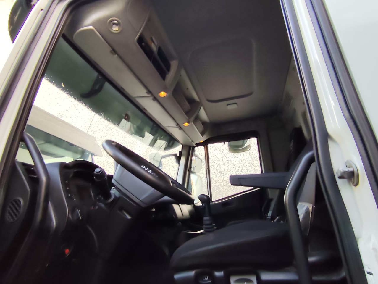 IVECO STRALIS AD 260S31 XP - Kamion sa golom šasijom i zatvorenom kabinom: slika 5 IVECO STRALIS AD 260S31 XP - Kamion sa golom šasijom i zatvorenom kabinom: slika 5