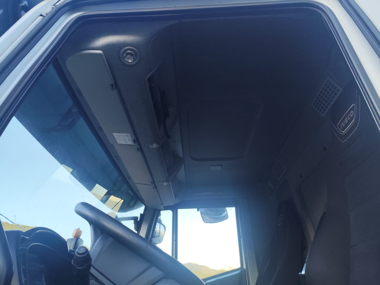 IVECO STRALIS AD 260S31 XP - Kamion sa golom šasijom i zatvorenom kabinom: slika 4 IVECO STRALIS AD 260S31 XP - Kamion sa golom šasijom i zatvorenom kabinom: slika 4