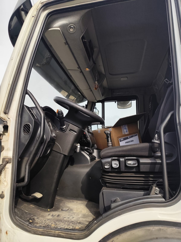 IVECO STRALIS AD 260S31 Y/P - Kamion sa hidrauličnom kukom: slika 2 IVECO STRALIS AD 260S31 Y/P - Kamion sa hidrauličnom kukom: slika 2