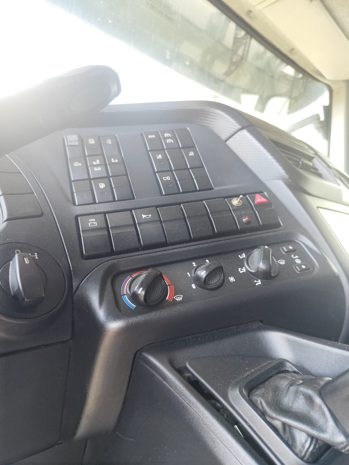 IVECO STRALIS AD 260S31 Y/P - Kamion sa golom šasijom i zatvorenom kabinom: slika 3 IVECO STRALIS AD 260S31 Y/P - Kamion sa golom šasijom i zatvorenom kabinom: slika 3