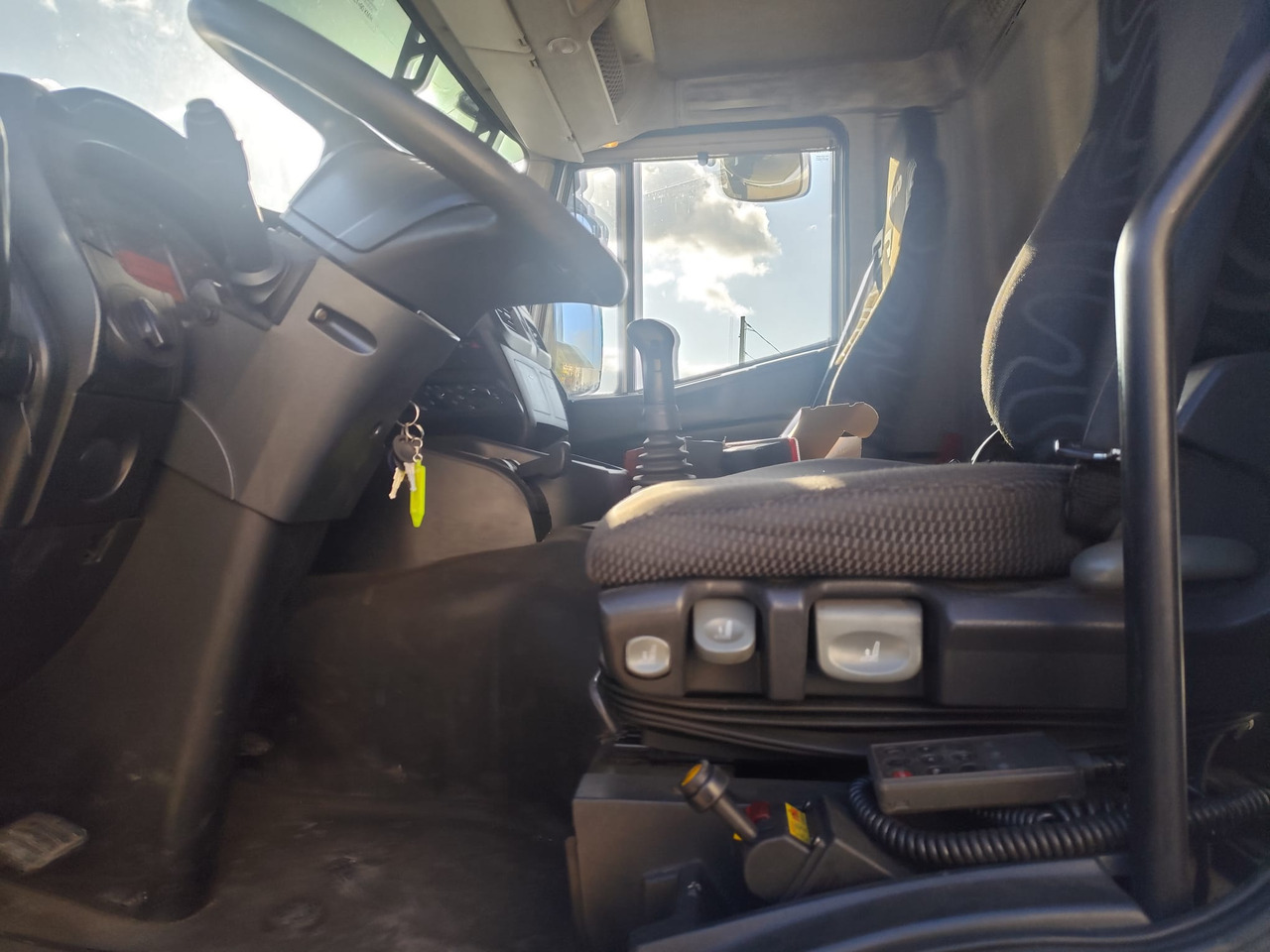 Kamion sa dizalicom, Istovarivač IVECO STRALIS CUBE 260S31: slika 30 Kamion sa dizalicom, Istovarivač IVECO STRALIS CUBE 260S31: slika 30