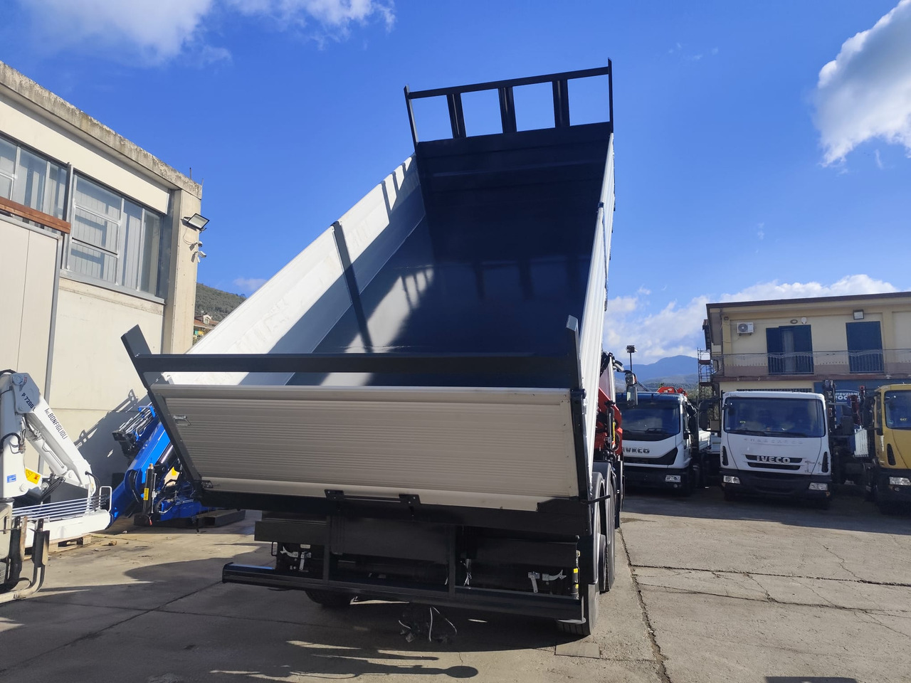 Kamion sa dizalicom, Istovarivač IVECO STRALIS CUBE 260S31: slika 6 Kamion sa dizalicom, Istovarivač IVECO STRALIS CUBE 260S31: slika 6