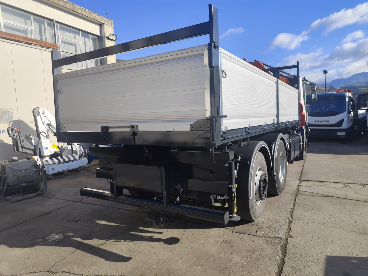 Kamion sa dizalicom, Istovarivač IVECO STRALIS CUBE 260S31: slika 31 Kamion sa dizalicom, Istovarivač IVECO STRALIS CUBE 260S31: slika 31