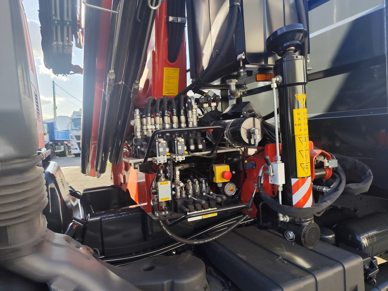 Kamion sa dizalicom, Istovarivač IVECO STRALIS CUBE 260S31: slika 36 Kamion sa dizalicom, Istovarivač IVECO STRALIS CUBE 260S31: slika 36