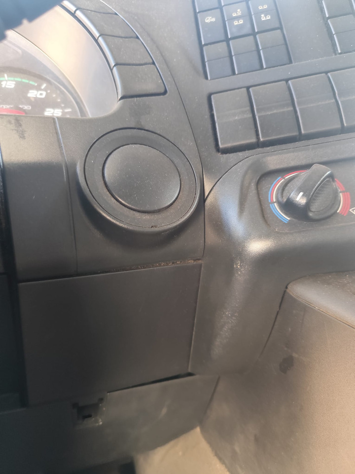 Kamion sa dizalicom, Istovarivač IVECO STRALIS CUBE 260S31: slika 33 Kamion sa dizalicom, Istovarivač IVECO STRALIS CUBE 260S31: slika 33