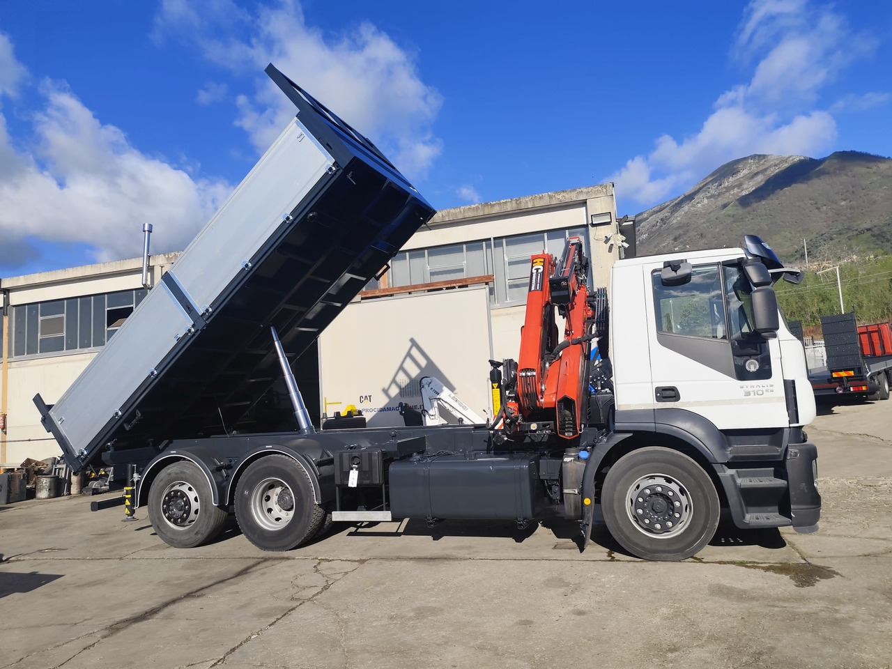 Kamion sa dizalicom, Istovarivač IVECO STRALIS CUBE 260S31: slika 9 Kamion sa dizalicom, Istovarivač IVECO STRALIS CUBE 260S31: slika 9