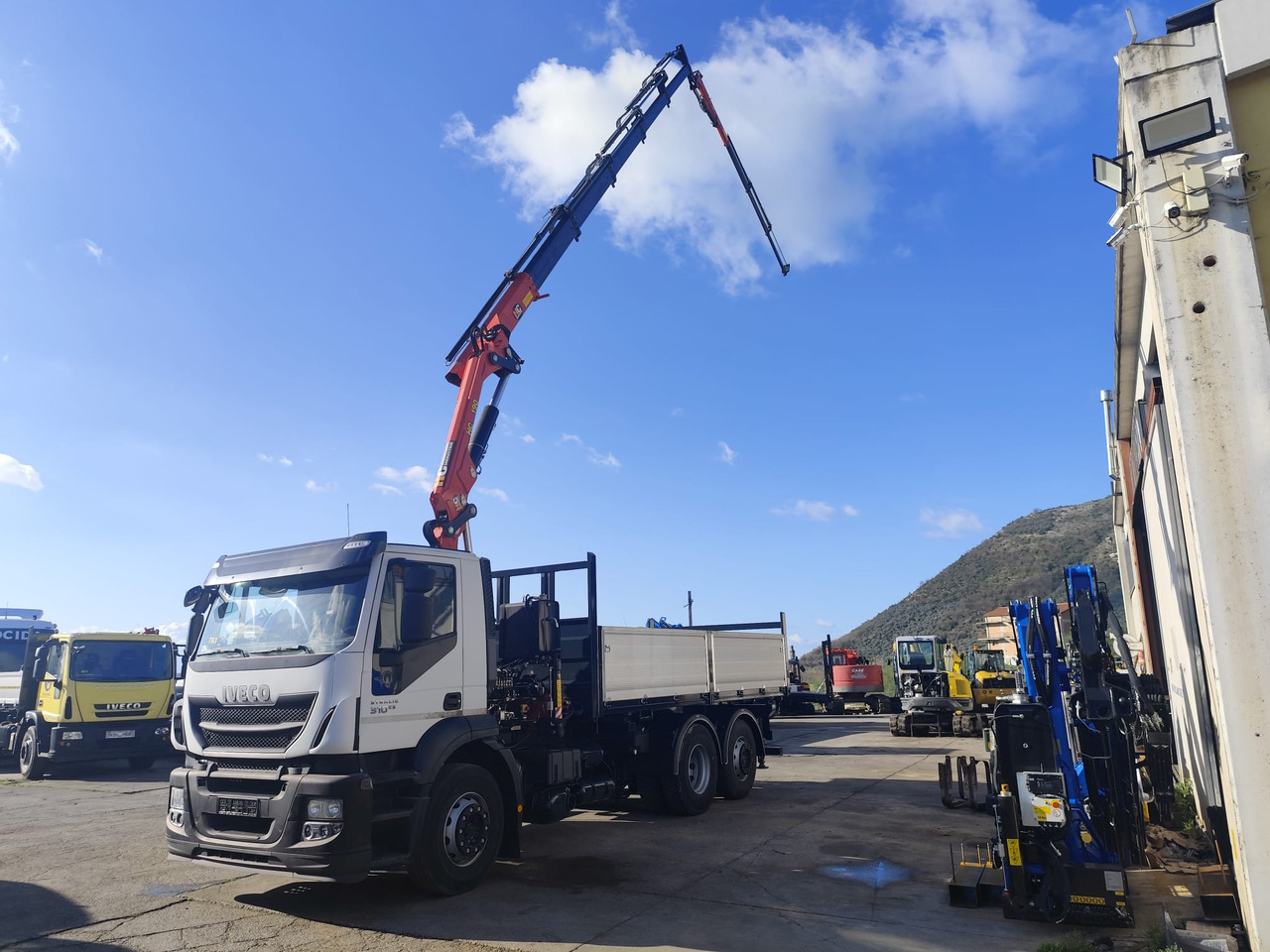 Kamion sa dizalicom, Istovarivač IVECO STRALIS CUBE 260S31: slika 25 Kamion sa dizalicom, Istovarivač IVECO STRALIS CUBE 260S31: slika 25