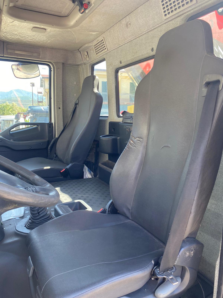 Kamion sa dizalicom IVECO TRAKKER 260T36: slika 38