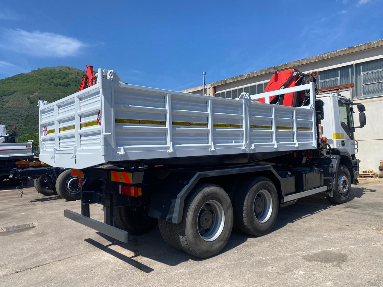 Kamion sa dizalicom IVECO TRAKKER 260T36: slika 9