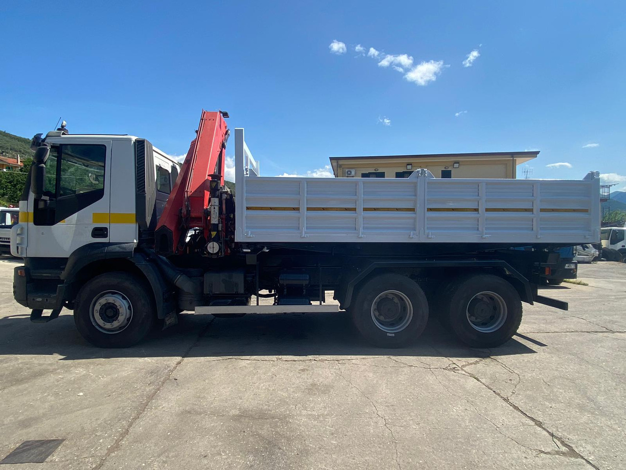 Kamion sa dizalicom IVECO TRAKKER 260T36: slika 16