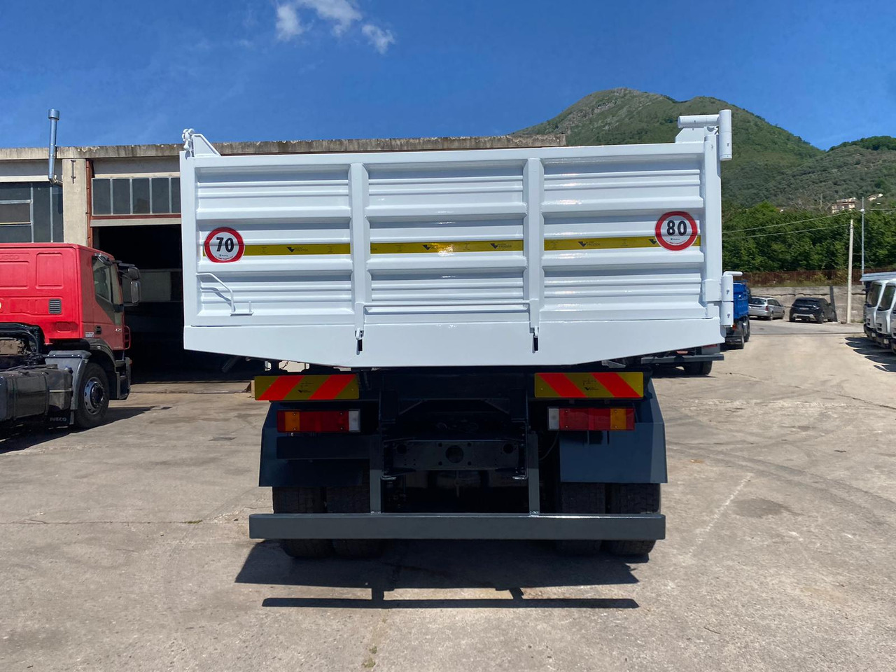 Kamion sa dizalicom IVECO TRAKKER 260T36: slika 12
