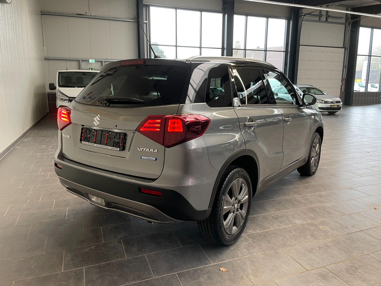 Suzuki Vitara 1.4 Mild-Hybrid Comfort 4x2 Kamera LED AC - Putnički kombi: slika 3 Suzuki Vitara 1.4 Mild-Hybrid Comfort 4x2 Kamera LED AC - Putnički kombi: slika 3