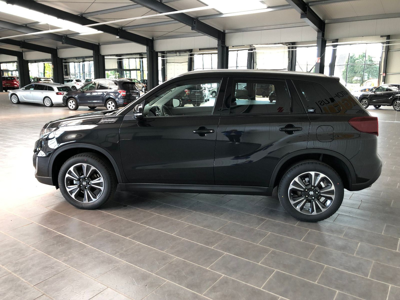 Suzuki Vitara 1.5 Hybrid Comfort+Automatik/ Panor.-Dach - SUV: slika 5 Suzuki Vitara 1.5 Hybrid Comfort+Automatik/ Panor.-Dach - SUV: slika 5