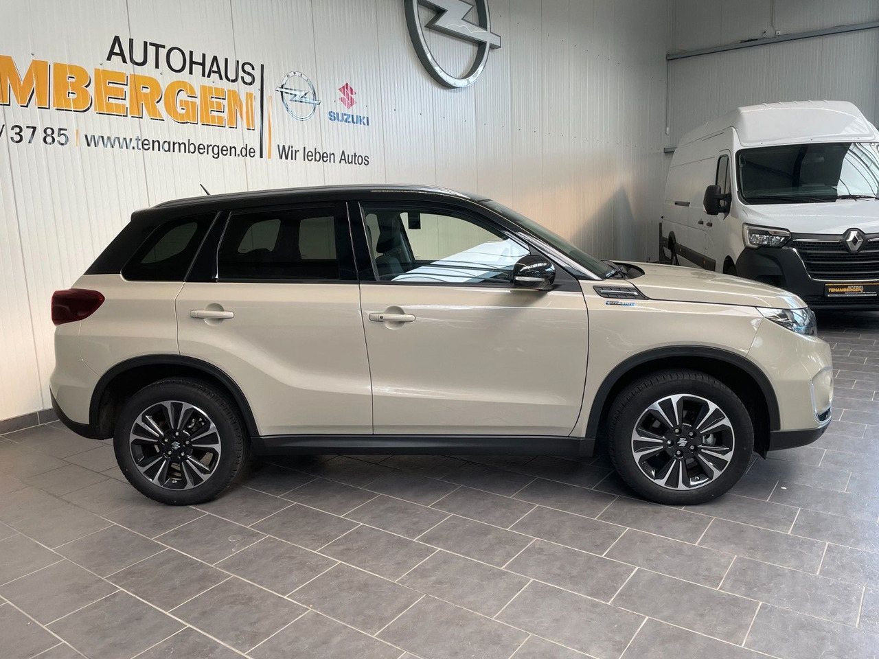 Suzuki Vitara 1.5 Mild-Hybrid Comfort+ 4x2 LED DAB+ ACC - SUV: slika 2 Suzuki Vitara 1.5 Mild-Hybrid Comfort+ 4x2 LED DAB+ ACC - SUV: slika 2
